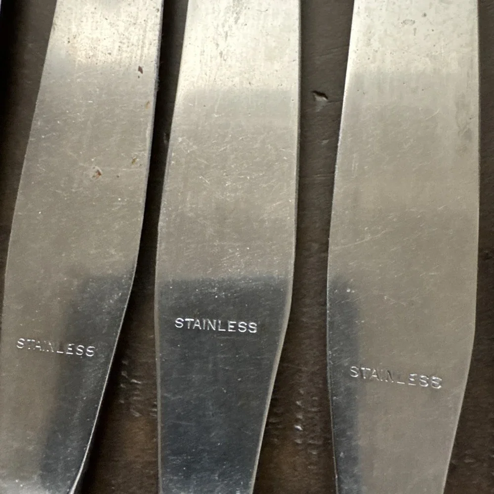 World Brand Tableware WOF25 Stainless Steel Dinner/Butter Knives Lot 11